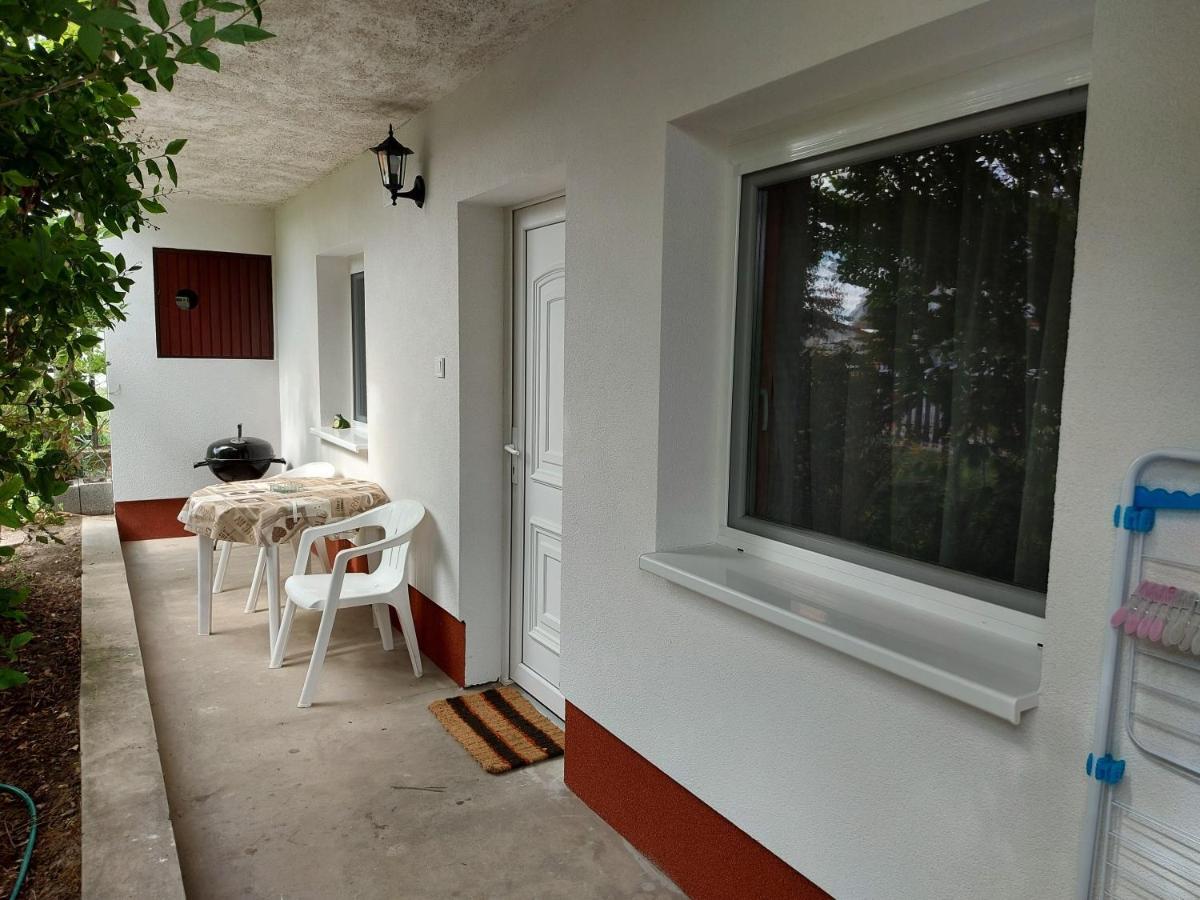 Nora Apartman Балатонлеле Екстериор снимка